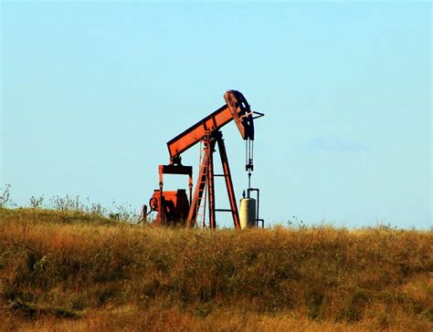Opinion: Californians should not have to pay billions for oil-wells cleanup